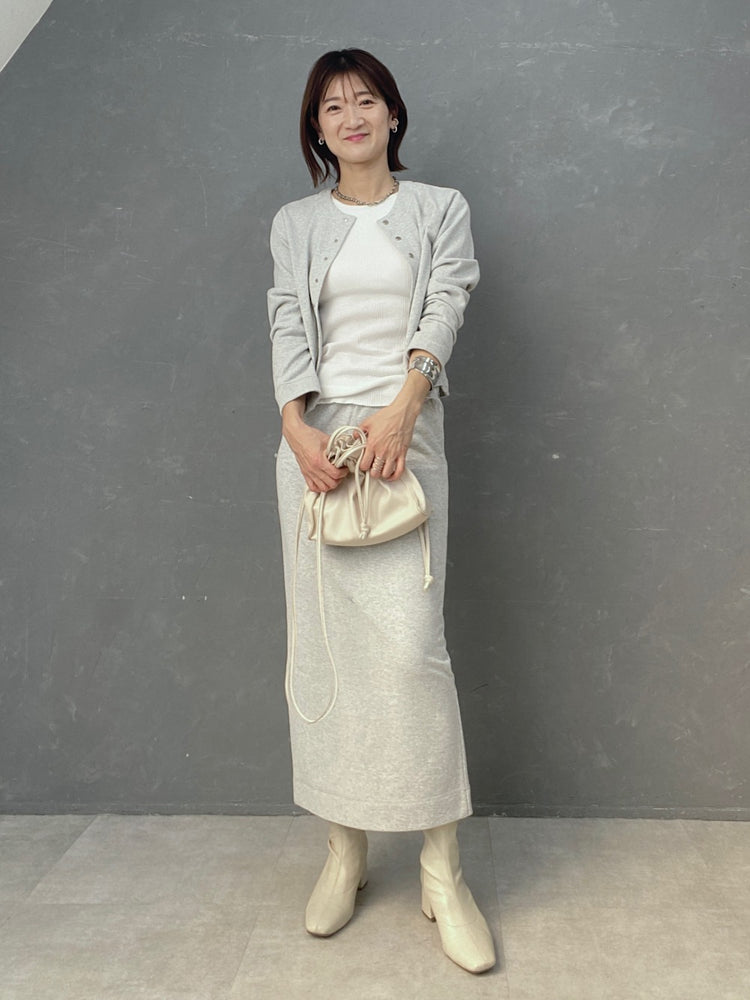 上品な大人カジュアル ドット釦ショート丈カーディガン