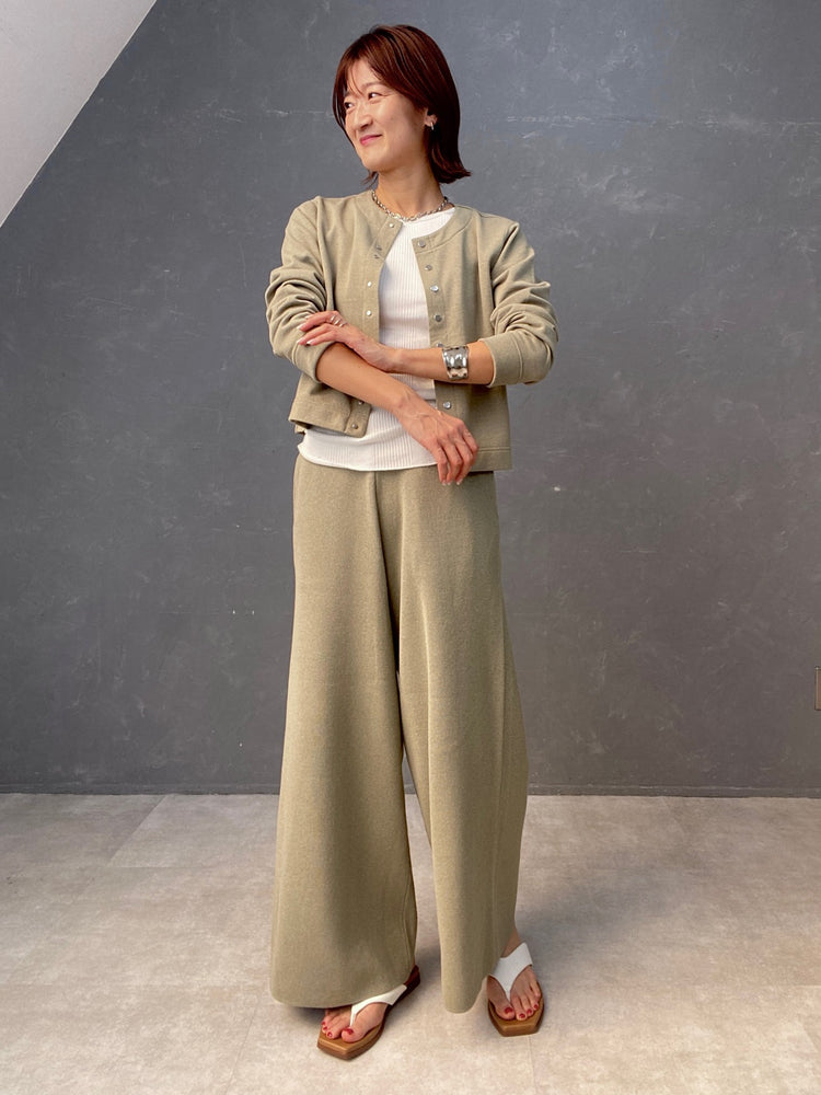 上品な大人カジュアル ドット釦ショート丈カーディガン