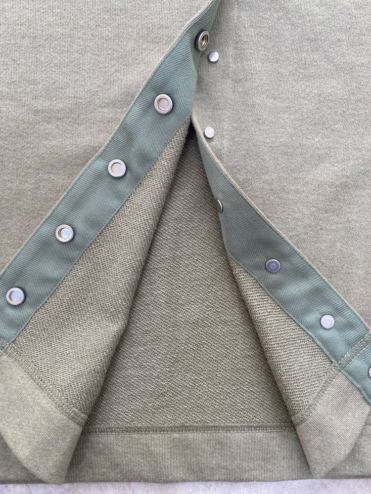 上品な大人カジュアル ドット釦ショート丈カーディガン