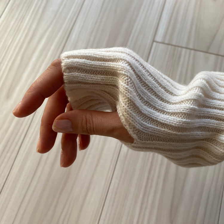 カシミヤ混のフワフワアームウォーマー
