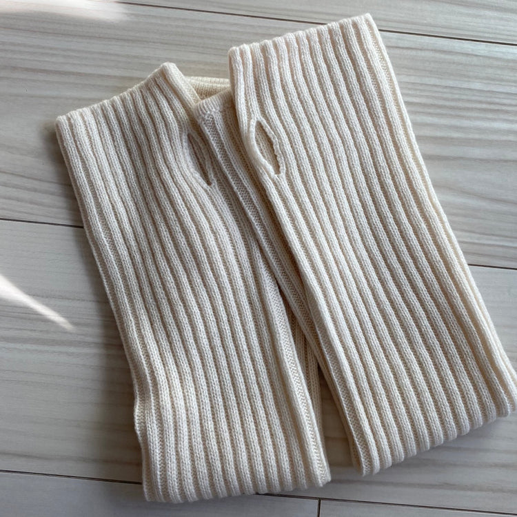 カシミヤ混のフワフワアームウォーマー