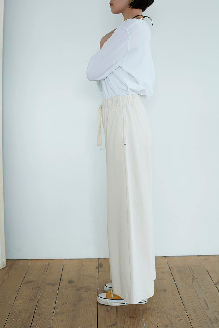 カットソーリラックスパンツ
