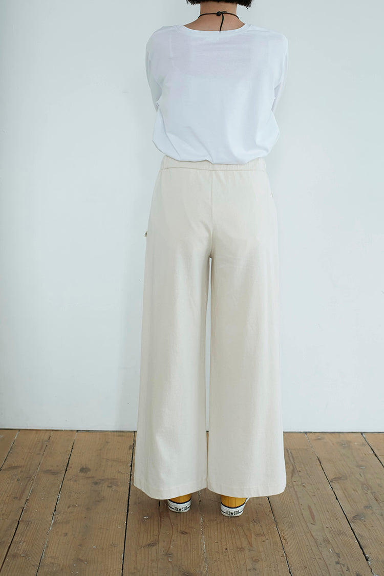 カットソーリラックスパンツ