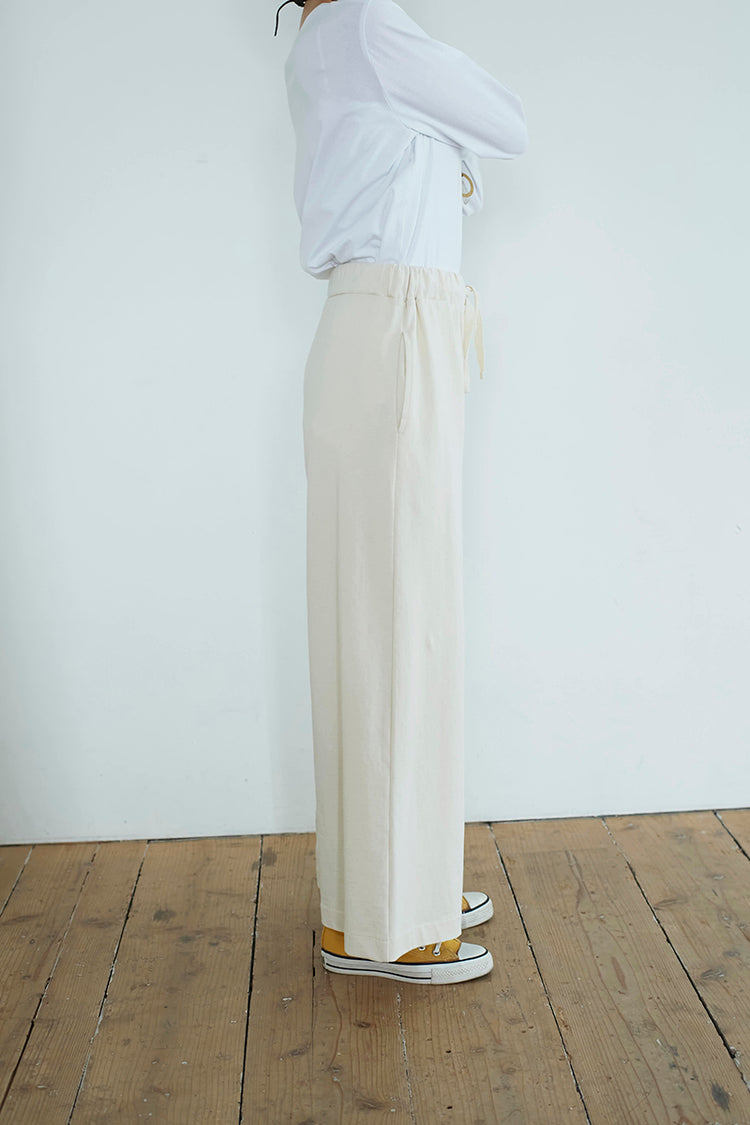 カットソーリラックスパンツ