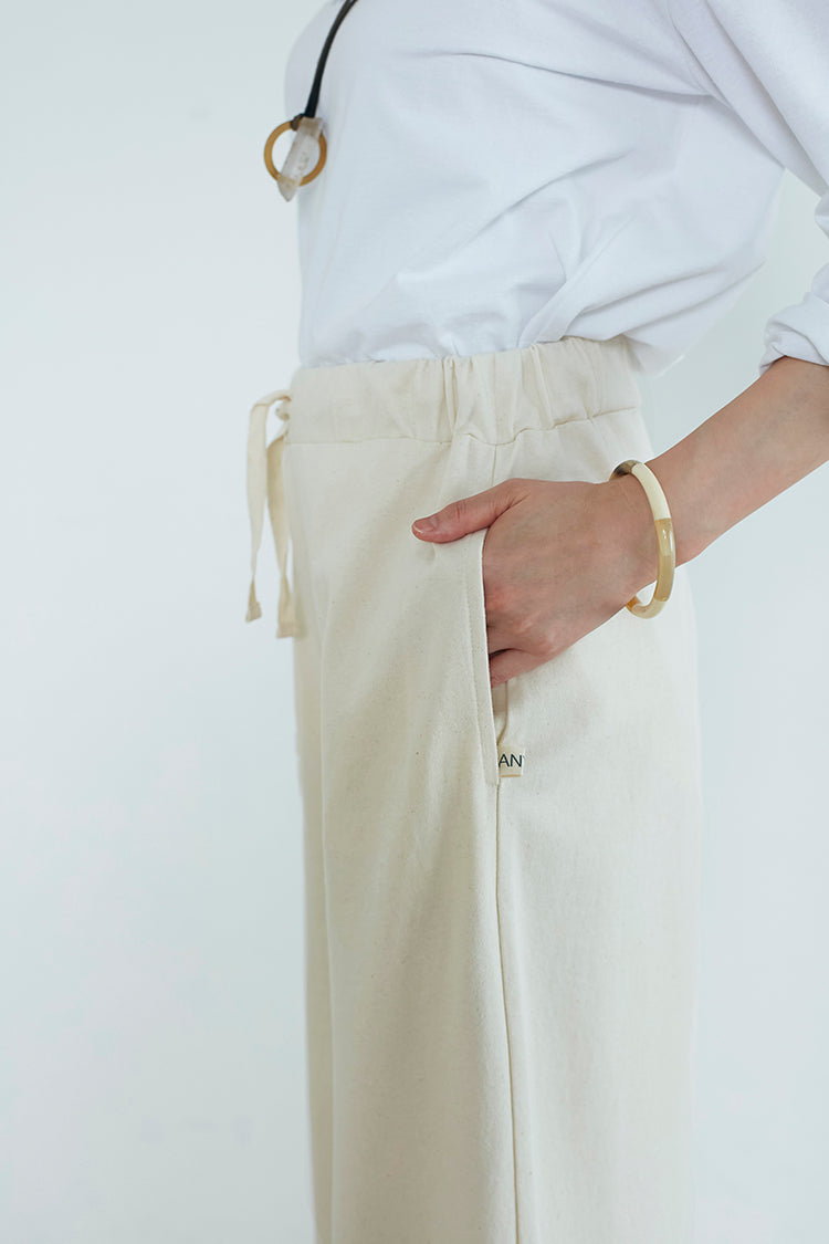 カットソーリラックスパンツ