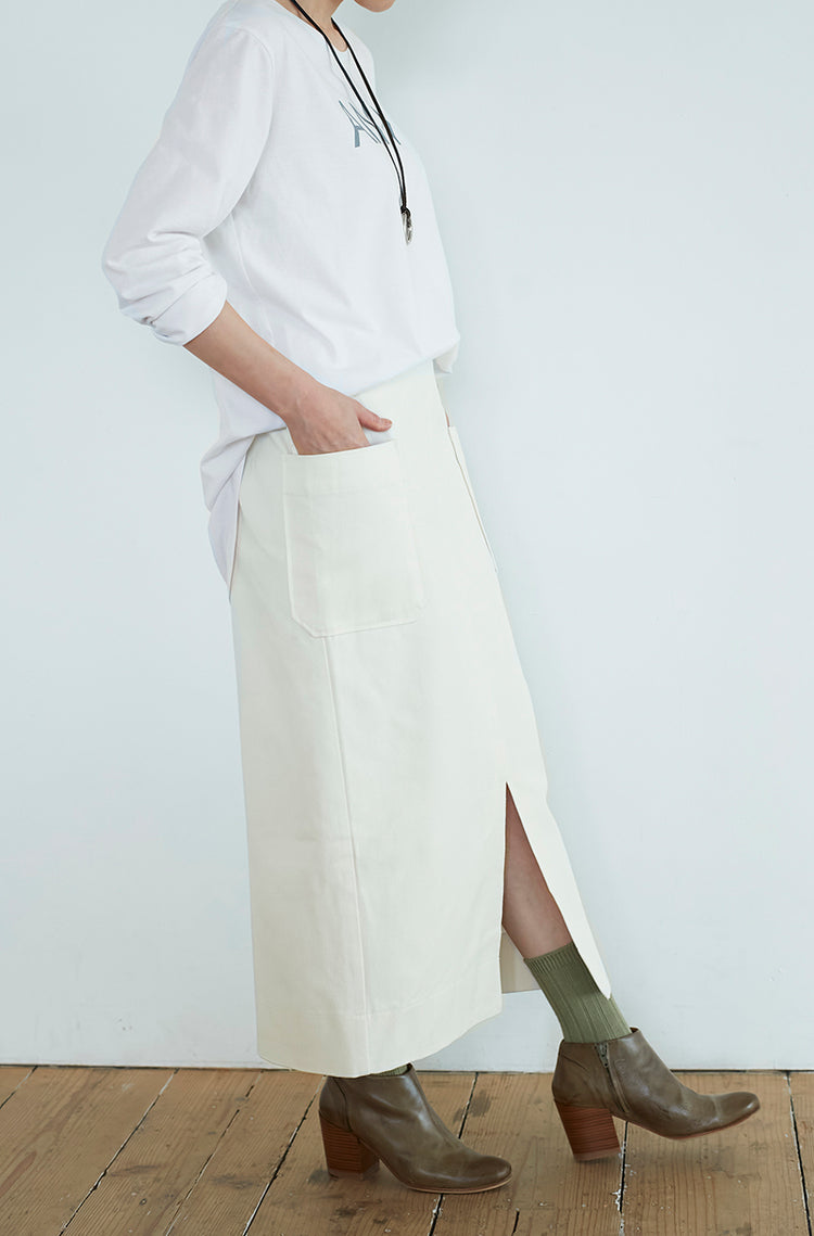 フロントスリットロングスカート